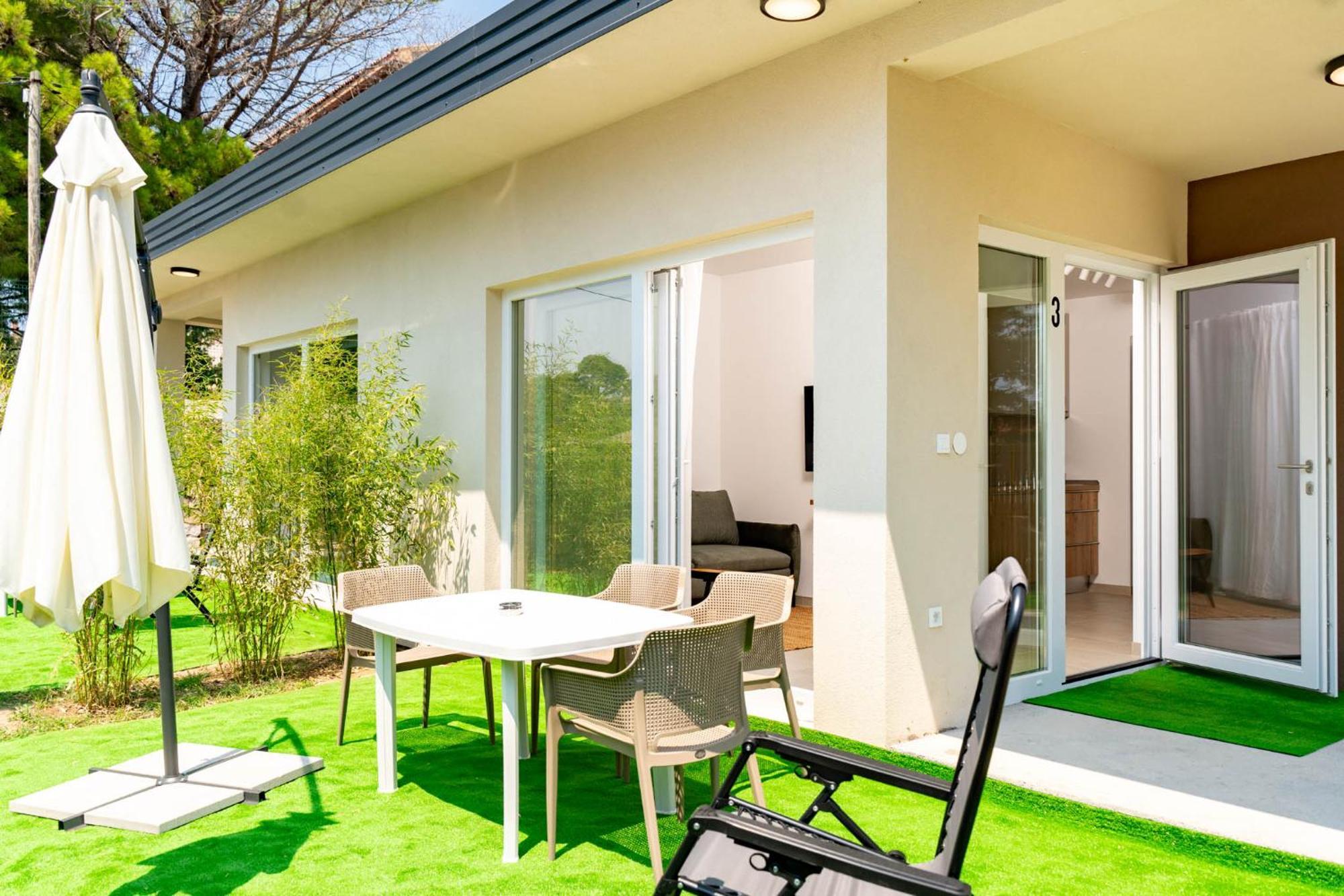 Arti Holiday Homes Banjol Zimmer foto