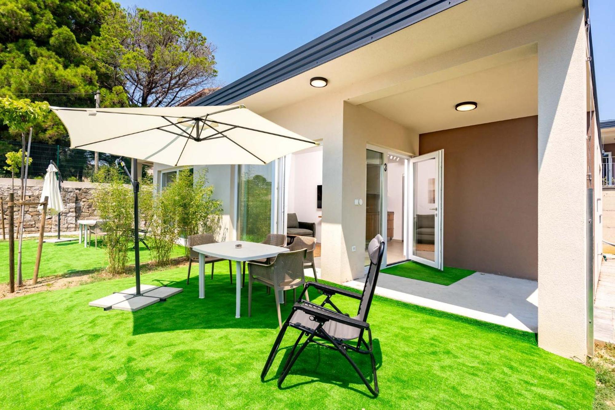 Arti Holiday Homes Banjol Zimmer foto