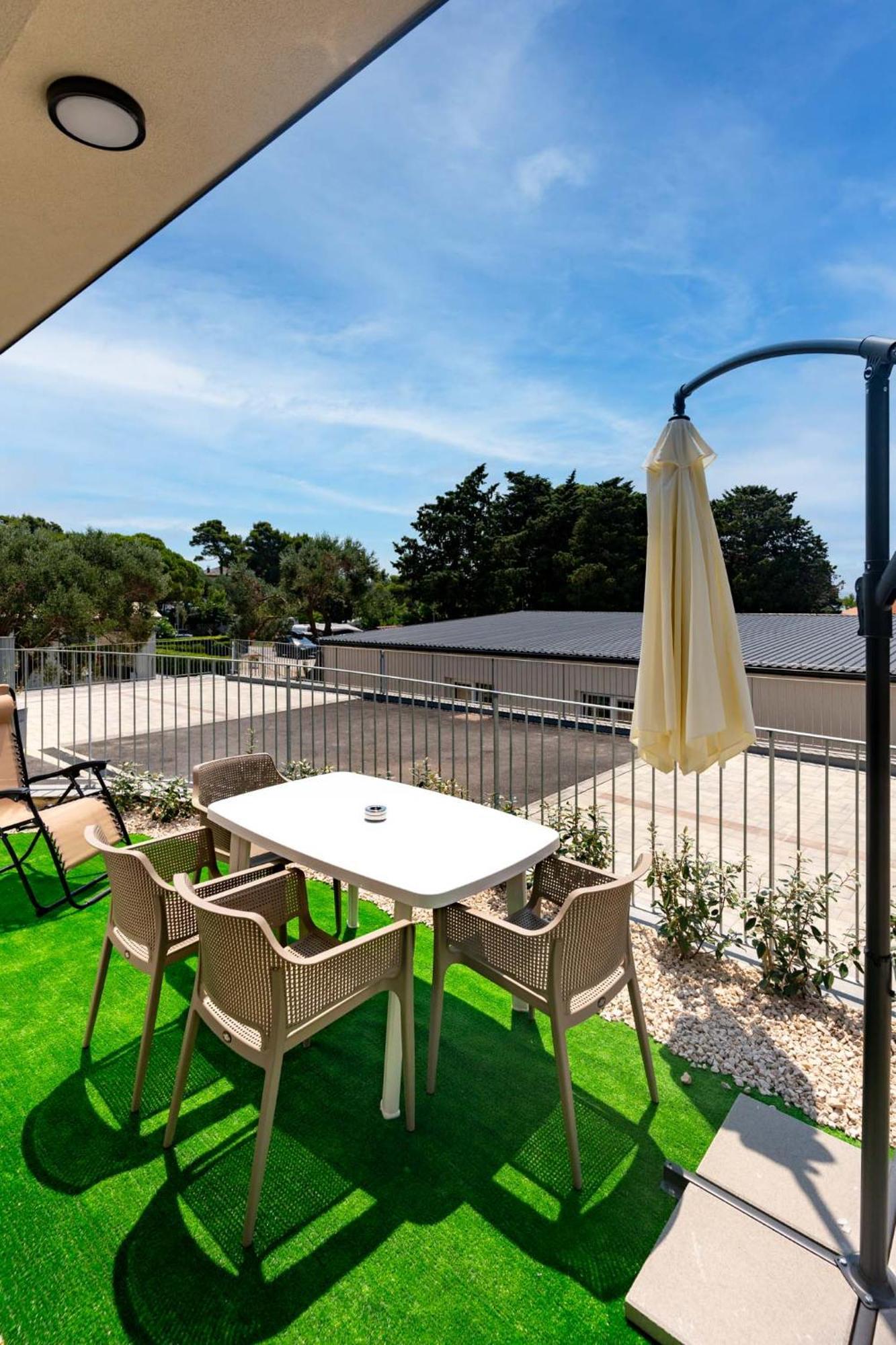 Arti Holiday Homes Banjol Zimmer foto