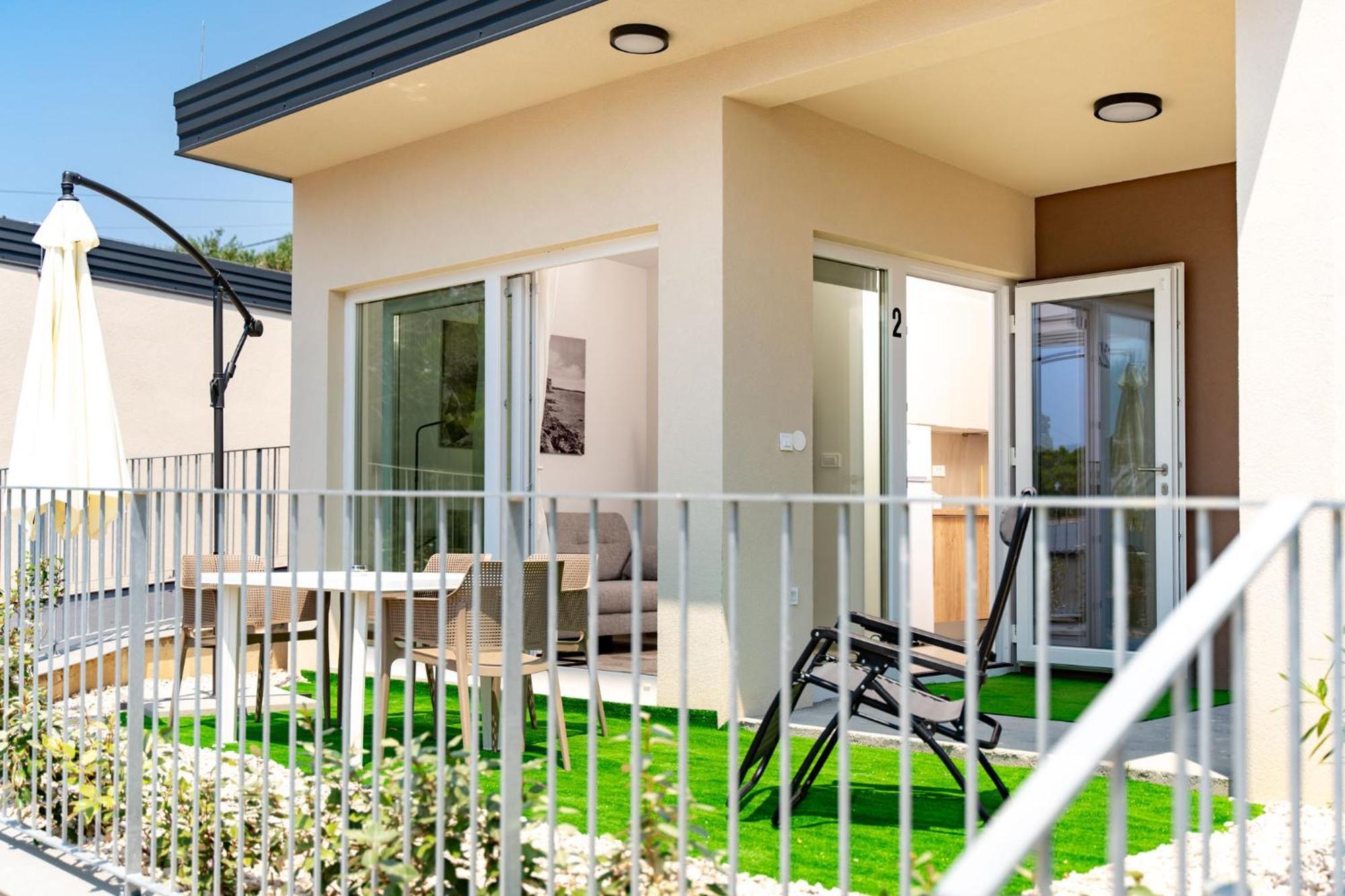 Arti Holiday Homes Banjol Zimmer foto