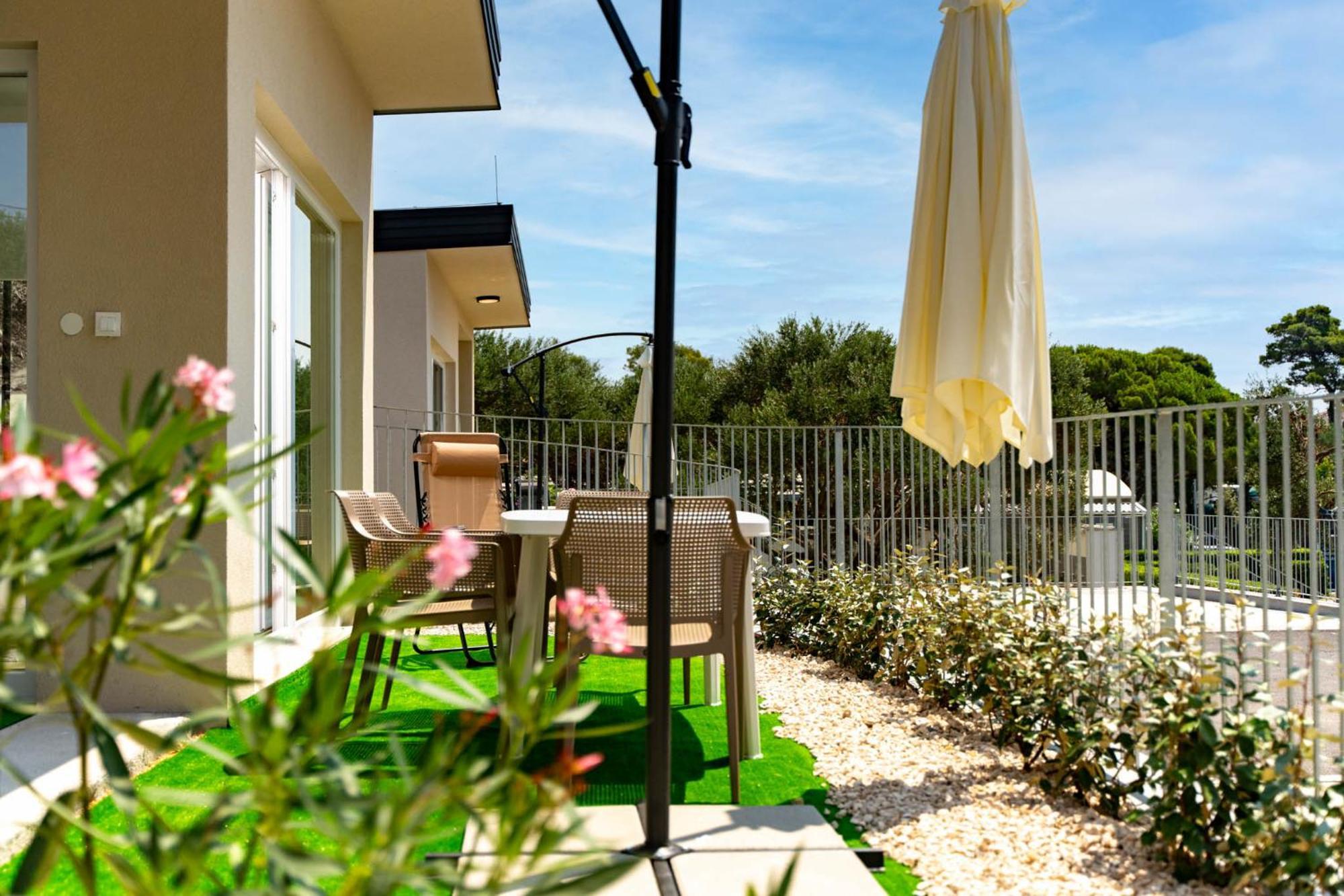 Arti Holiday Homes Banjol Zimmer foto